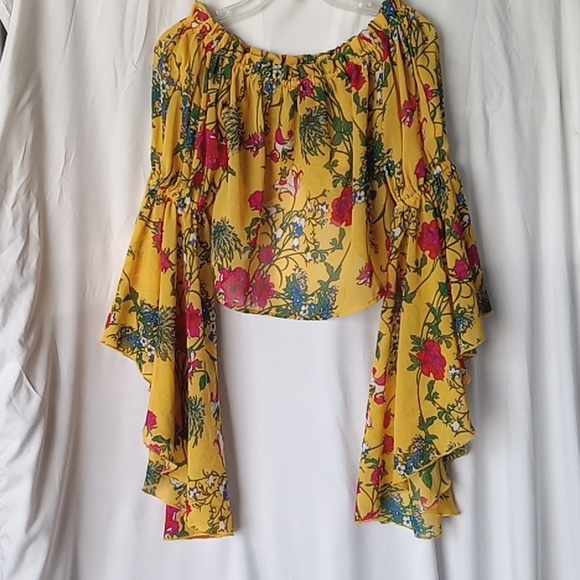 Live 4 Truth Tops - Size small yellow floral crop top